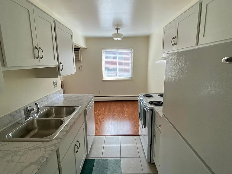 2035 N Main St #202 — Photo 6