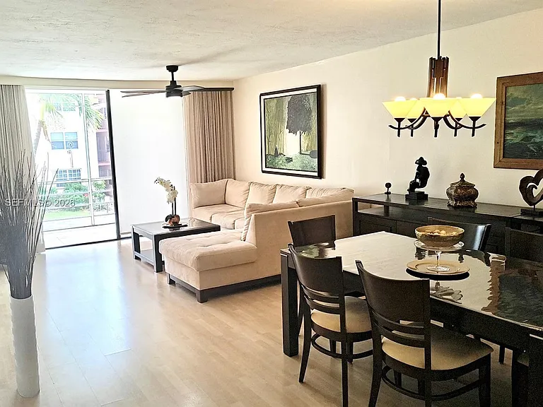 2841 Somerset Dr #215 — Photo 2