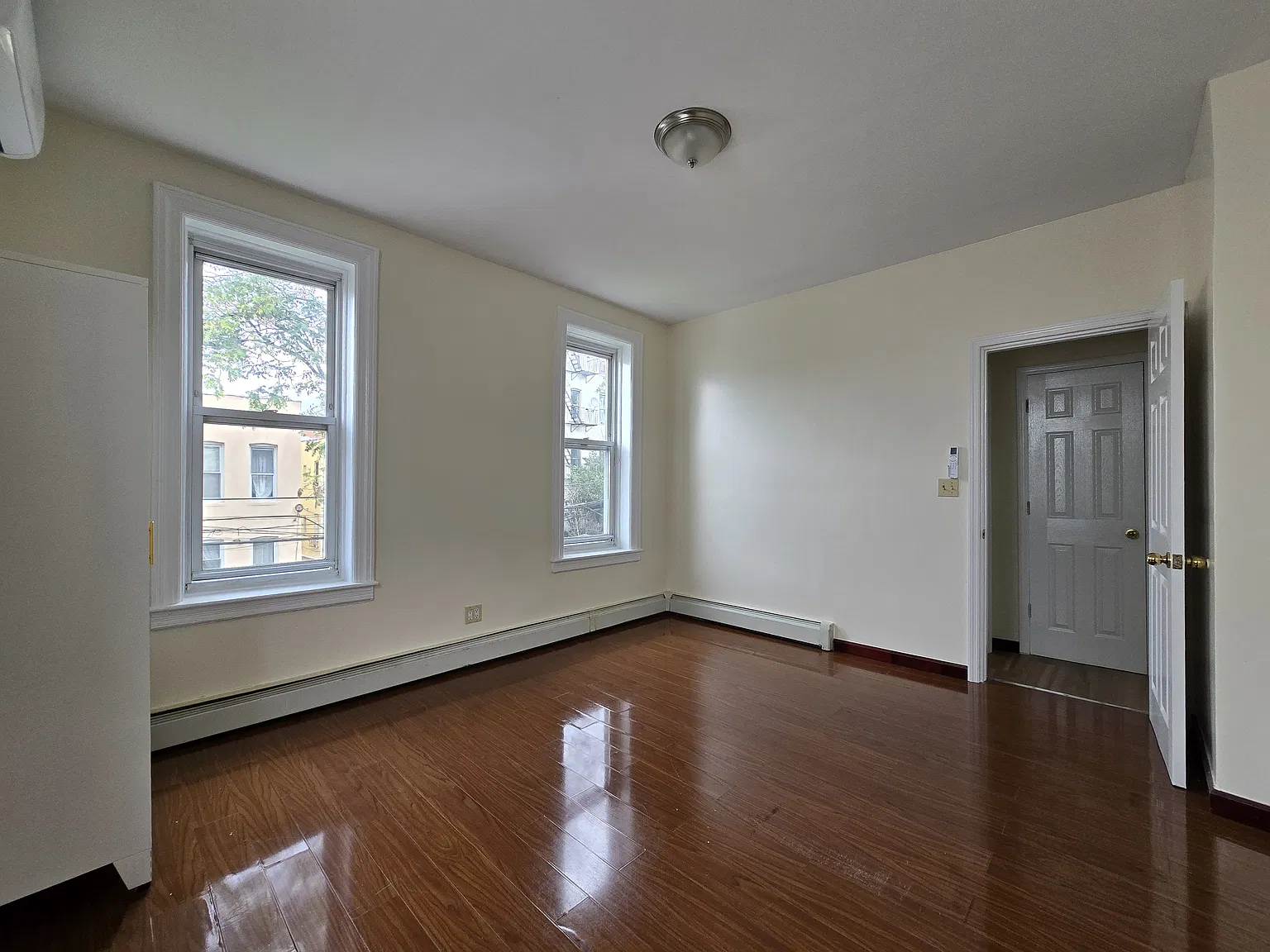 3 bed, 1150 sqft, $2,900 — Photo 2