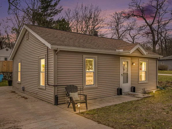 1604 Lakeview Dr, Portage, MI 49002