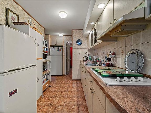 5th image of 2464 E 28th St
