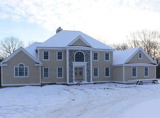 19 Petersons Ln, Danbury, CT 06810