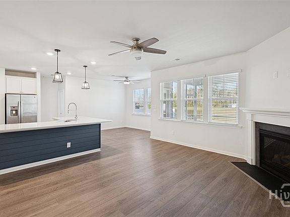 3rd image of 106 Franklins Walk