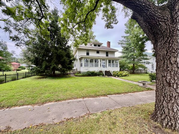 122 Roberts St E