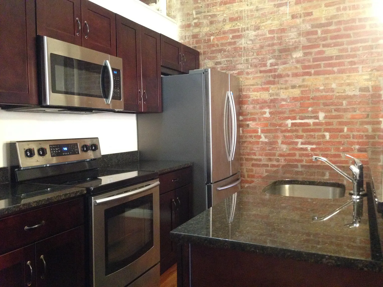 2 bed, 2.5 bath, 1300 sqft, $2,050 — Photo 3