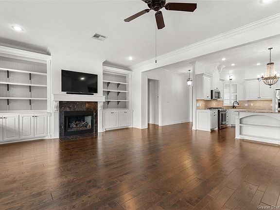3rd image of 901 Worthington Blvd