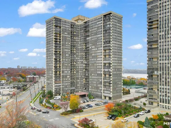300 Winston Dr #C1601, Cliffside Park, NJ 07010