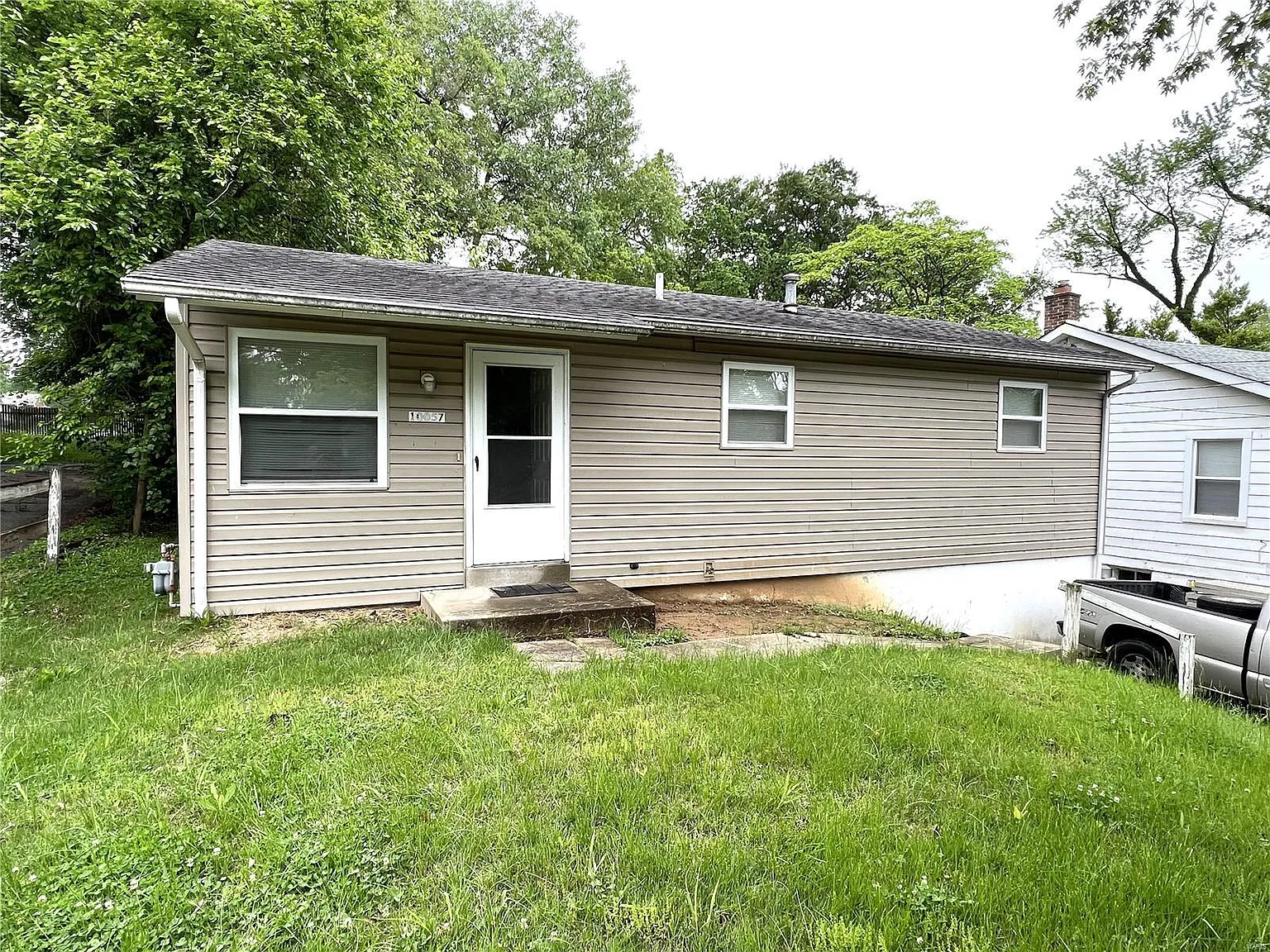 10057 Bon Oak Dr photo 1