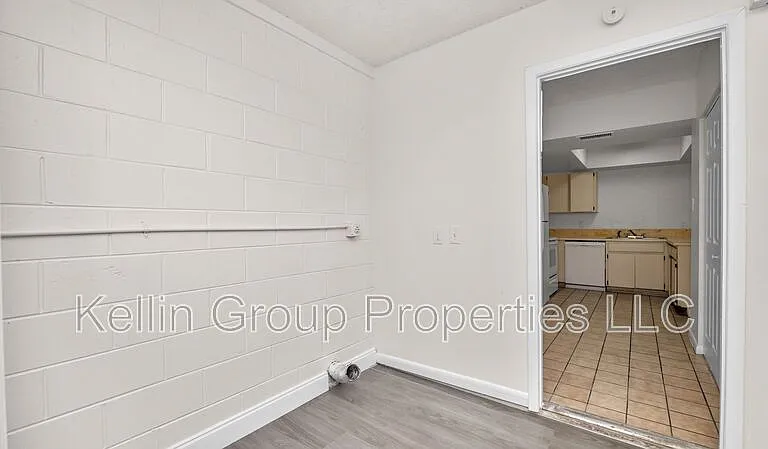 303 Regal Park Dr — Photo 19