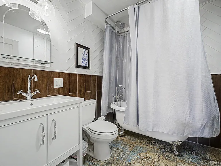 615 N Emerson St — Photo 36