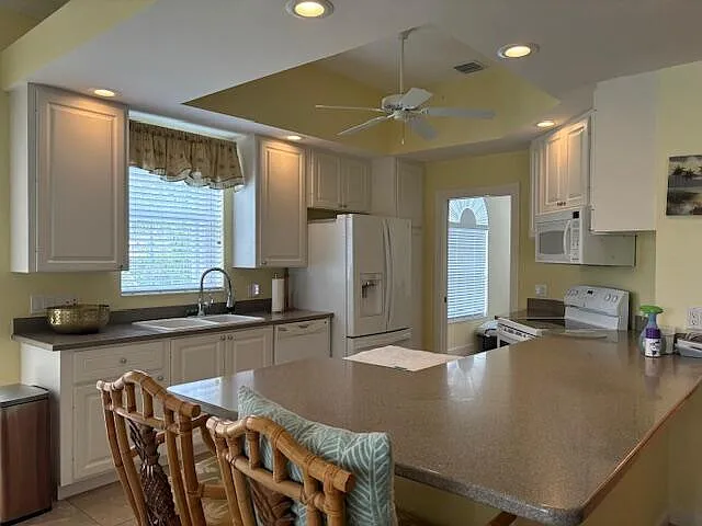 3 bed, 2.0 bath, 2000 sqft, $2,900 — Photo 2