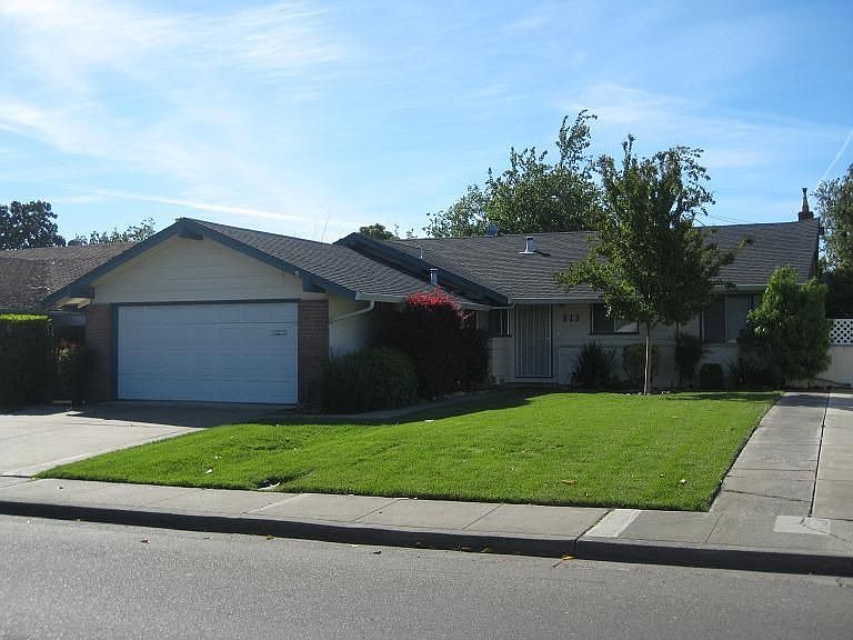 1st image of 513 Acacia St