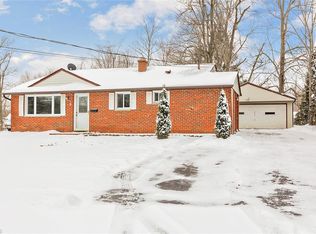 332 Cynthia Dr, Chardon, OH 44024