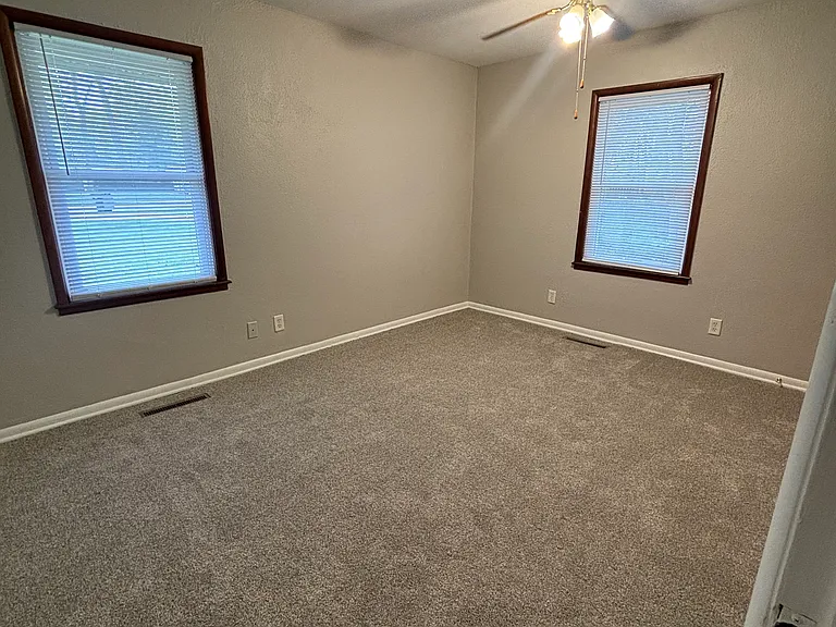 19025 Oakmont North Dr — Photo 10