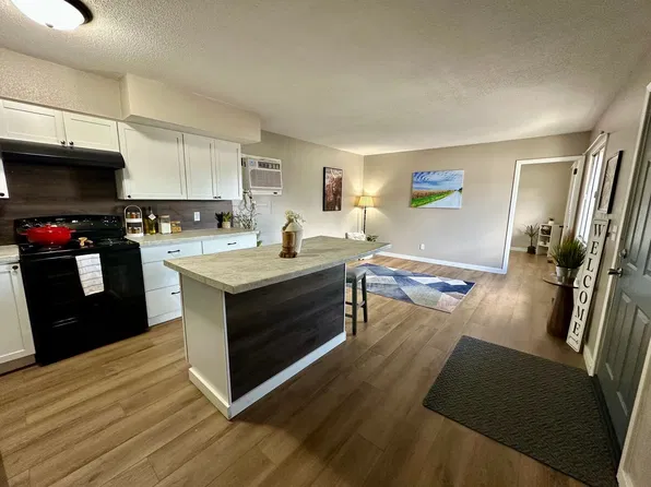 322 S Washington St, Hudson, IA 50643
