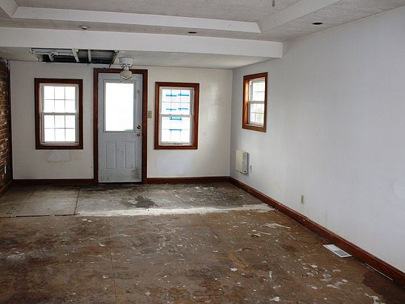5th image of 410 E 9th St