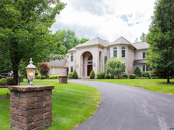 2nd image of 21 Winding Brook Dr