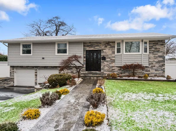 18 Rockland Drive, Jericho, NY 11753