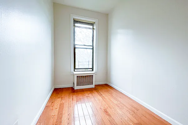 Rented by Coldwell Banker Warburg | media 19