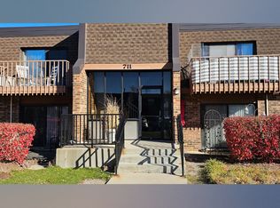 711 Tipperary Ct APT 1B, Schaumburg, IL 60193