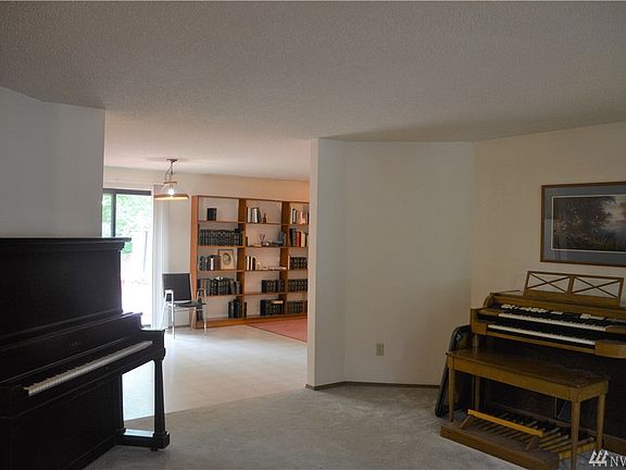 4th image of 12209 221st Avenue Ct E