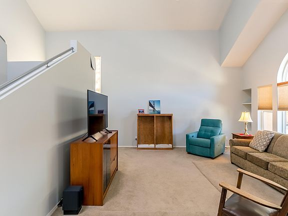 3rd image of 5708 Burnhamwood Pl NE