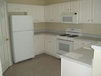 5th image of 927 W Oaks Dr