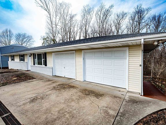 2nd image of 535 E Pea Ridge Rd