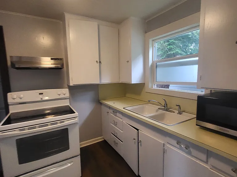 2854 NE Highway 101 — Photo 14
