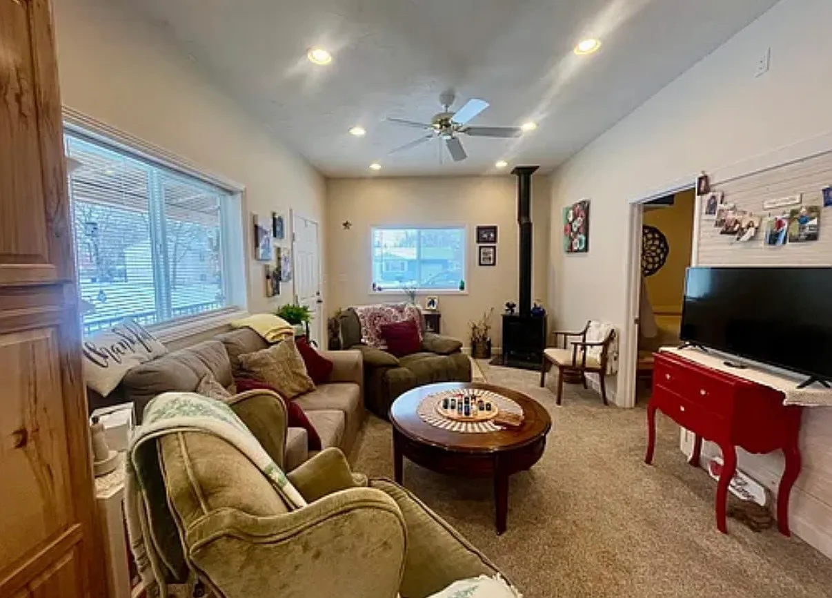 2 Bedroom Charmer in Roberts — Photo 4