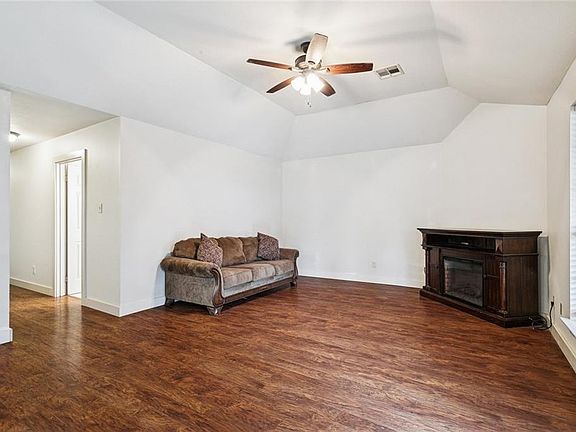 2nd image of 410 Inspiration Ln