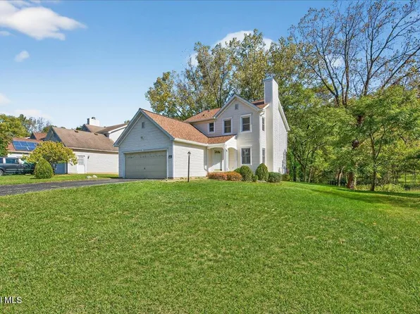 7 Trevor Court, Clifton Park, NY 12065