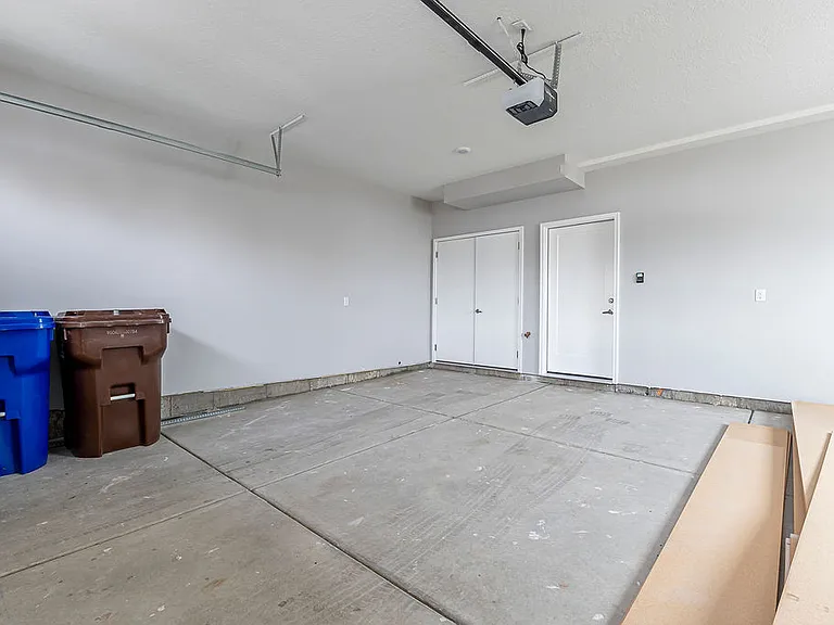 712 E Zekes Ct — Photo 24