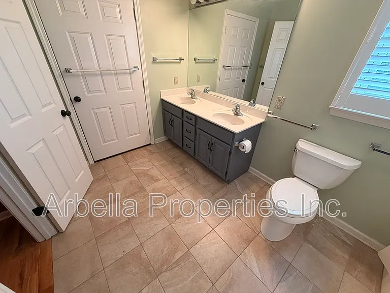 215 Radford Dr — Photo 12