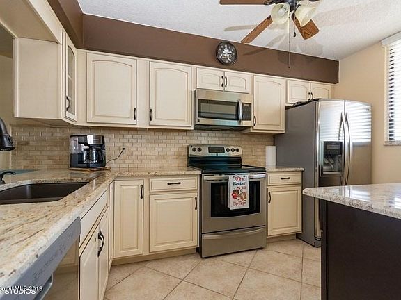01_300ColumbiaDr_Unit3403_5_Kitchen_LowR