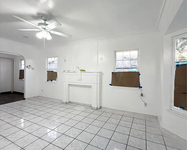 2444 Iowa Ave — Photo 16