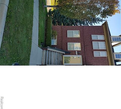 2nd image of 23340 Poplar Dr #1