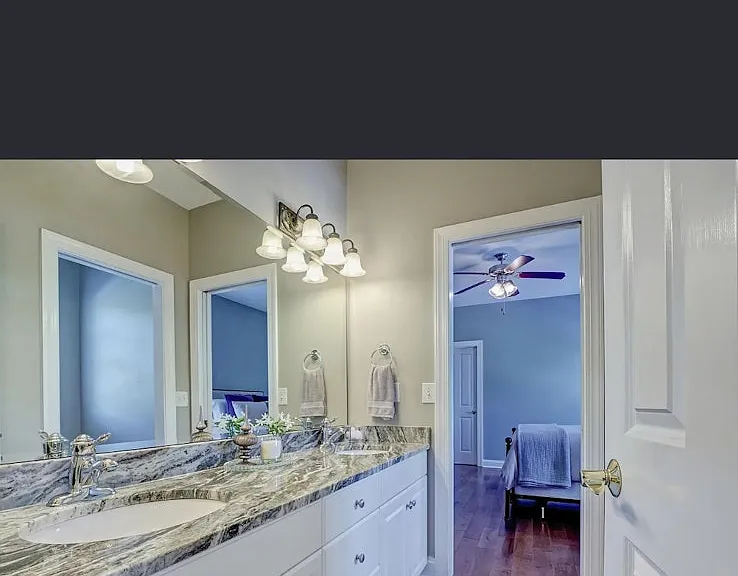 Jack & Jill full bath into Bedroom #4