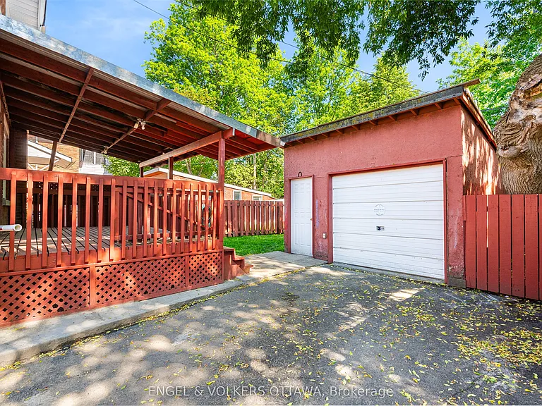 1402 Kilborn Ave — Photo 30
