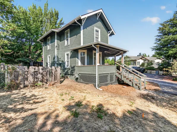 715 N Main St, Ashland, OR
