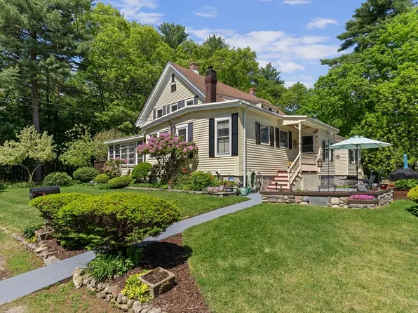 14 Naylor St, North Chelmsford, MA 01863