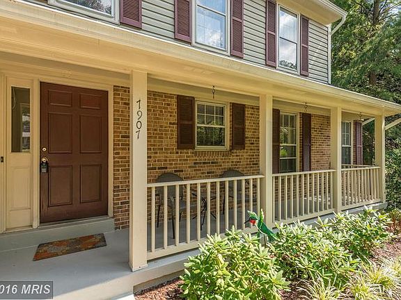 3rd image of 7907 Oak Hollow Ln