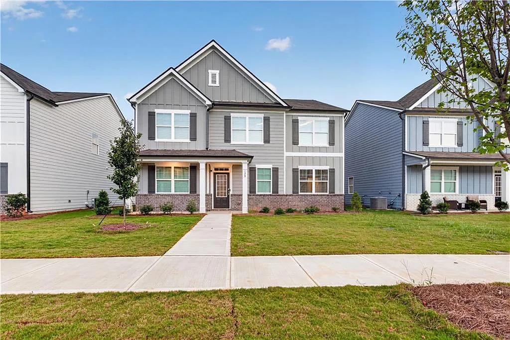 5 bed, 3.0 bath, 2758 sqft, $2,450 — Photo 1