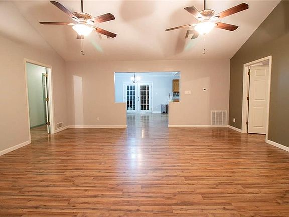 3rd image of 1312 Strait Dr