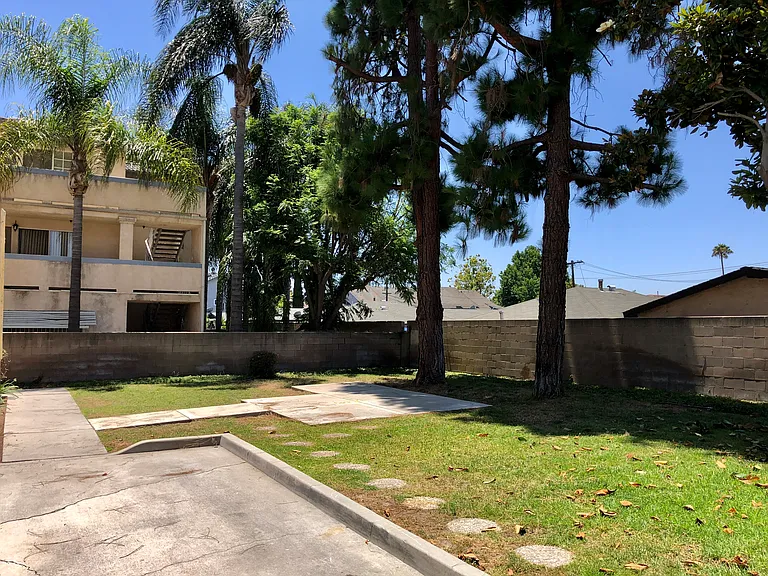 5831 Kingman Ave — Photo 4