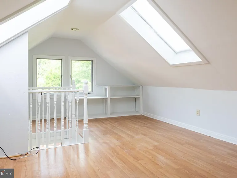 2031 Hillside Dr — Photo 37