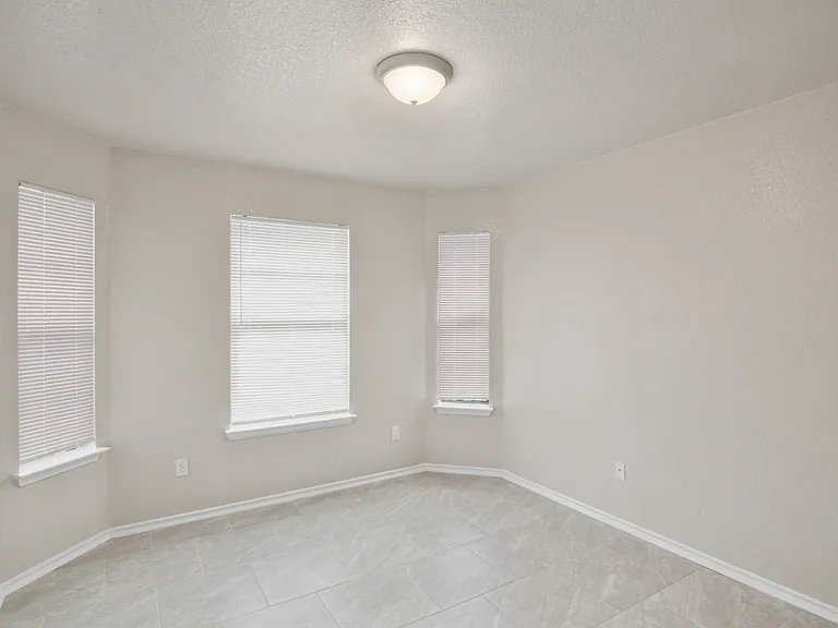2905 Lindsey Dr — Photo 10