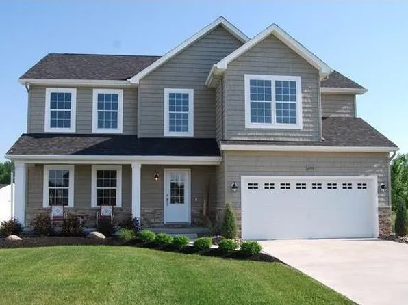 4985 Waterford Ln, Hamburg, NY 14075