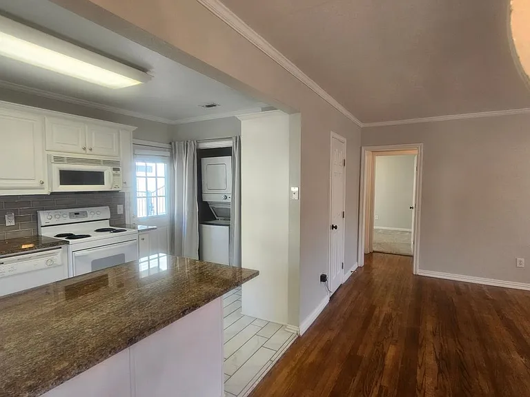 307 N Bradley St — Photo 7