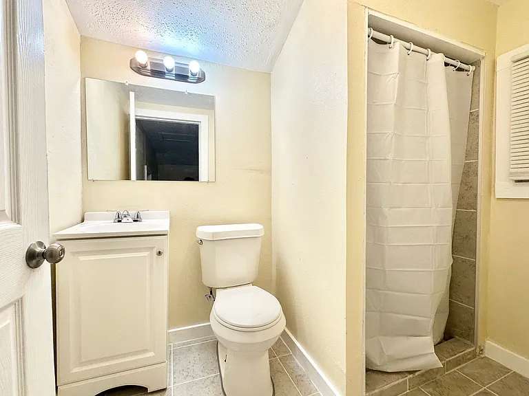104 E Fowler Ave — Photo 22